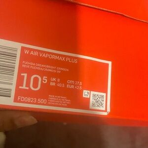 W AIR VAPORMAX PLUS WOMANS SIZE 10.5 USED 1x LOOKS LIKE NEW